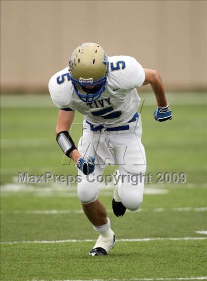 Thumbnail 1 in Tivy vs. Brenham (Texas 4A Semifinal) photogallery.