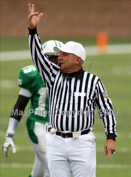 Thumbnail 1 in Tivy vs. Brenham (Texas 4A Semifinal) photogallery.