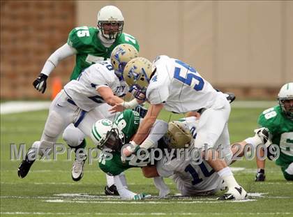 Thumbnail 1 in Tivy vs. Brenham (Texas 4A Semifinal) photogallery.