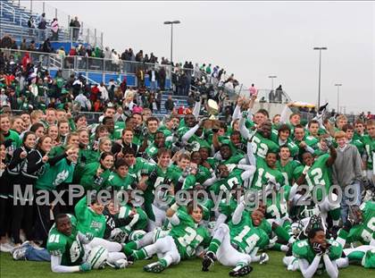 Thumbnail 1 in Tivy vs. Brenham (Texas 4A Semifinal) photogallery.