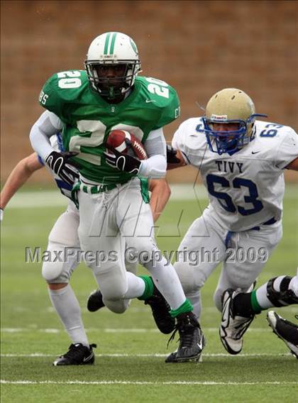 Thumbnail 1 in Tivy vs. Brenham (Texas 4A Semifinal) photogallery.