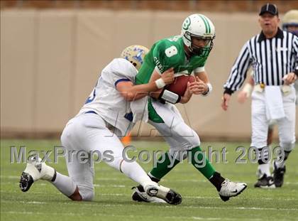 Thumbnail 1 in Tivy vs. Brenham (Texas 4A Semifinal) photogallery.