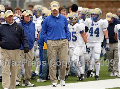 Thumbnail 1 in Tivy vs. Brenham (Texas 4A Semifinal) photogallery.
