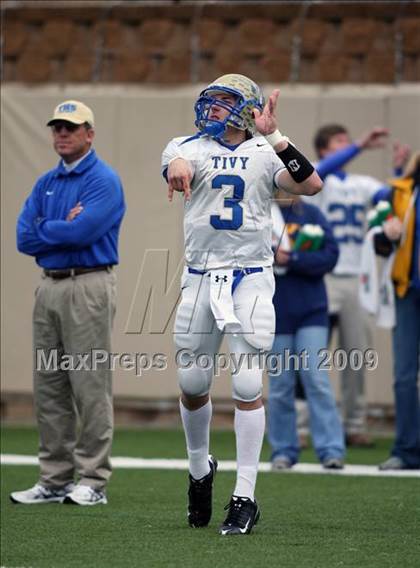 Thumbnail 1 in Tivy vs. Brenham (Texas 4A Semifinal) photogallery.