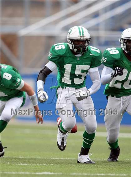 Thumbnail 2 in Tivy vs. Brenham (Texas 4A Semifinal) photogallery.