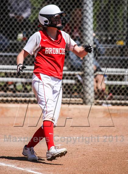 Thumbnail 2 in Boyd vs. Horn (UIL 5A Area Playoff) photogallery.