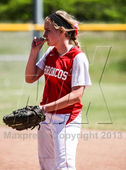 Thumbnail 2 in Boyd vs. Horn (UIL 5A Area Playoff) photogallery.