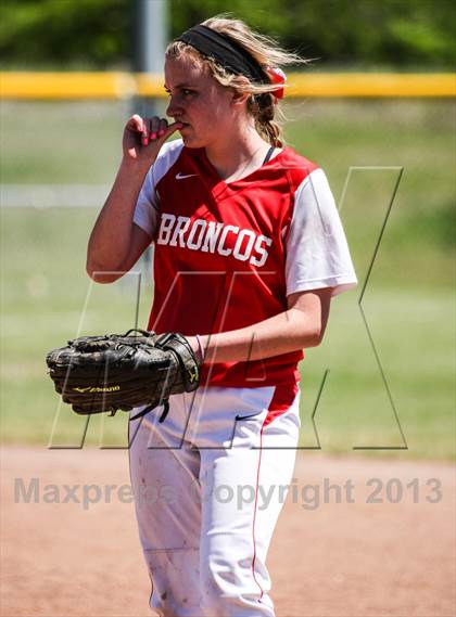 Thumbnail 1 in Boyd vs. Horn (UIL 5A Area Playoff) photogallery.