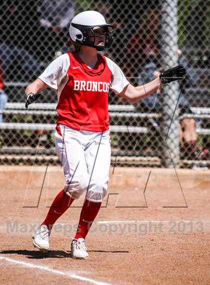 Thumbnail 1 in Boyd vs. Horn (UIL 5A Area Playoff) photogallery.