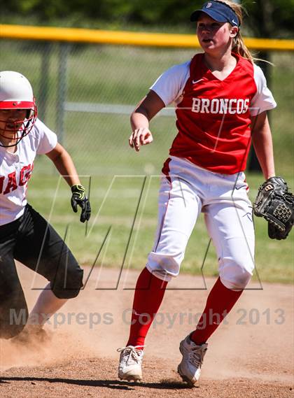 Thumbnail 3 in Boyd vs. Horn (UIL 5A Area Playoff) photogallery.