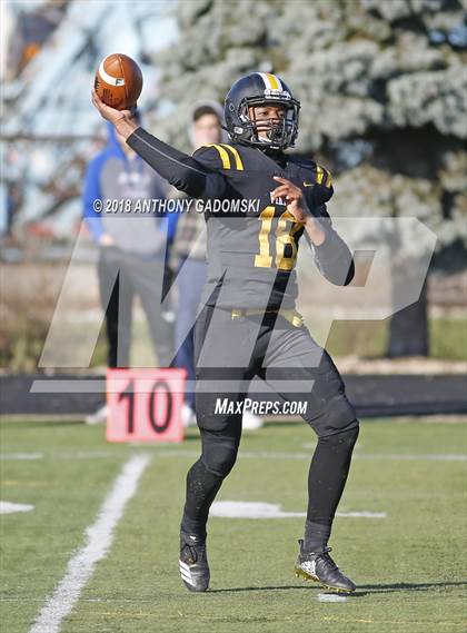 Thumbnail 2 in De La Salle @ St. Laurence (Chicago Catholic League Prep Bowl Playoff Semifinal) photogallery.