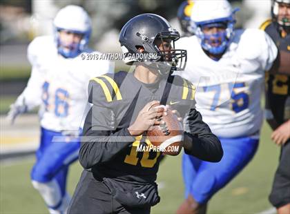 Thumbnail 3 in De La Salle @ St. Laurence (Chicago Catholic League Prep Bowl Playoff Semifinal) photogallery.