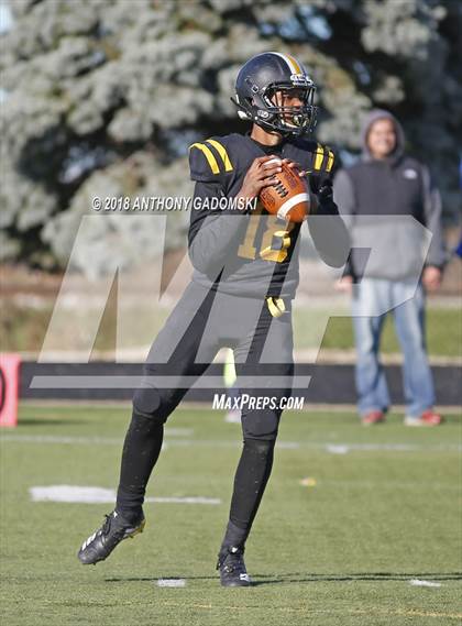 Thumbnail 3 in De La Salle @ St. Laurence (Chicago Catholic League Prep Bowl Playoff Semifinal) photogallery.