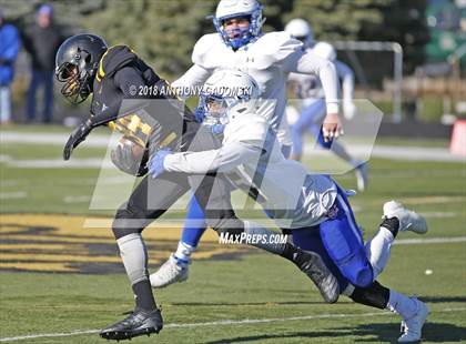 Thumbnail 2 in De La Salle @ St. Laurence (Chicago Catholic League Prep Bowl Playoff Semifinal) photogallery.