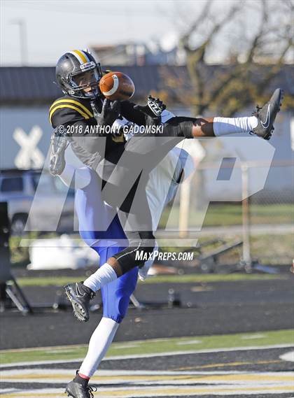 Thumbnail 2 in De La Salle @ St. Laurence (Chicago Catholic League Prep Bowl Playoff Semifinal) photogallery.