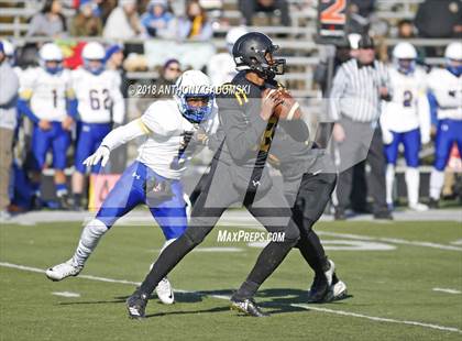 Thumbnail 2 in De La Salle @ St. Laurence (Chicago Catholic League Prep Bowl Playoff Semifinal) photogallery.