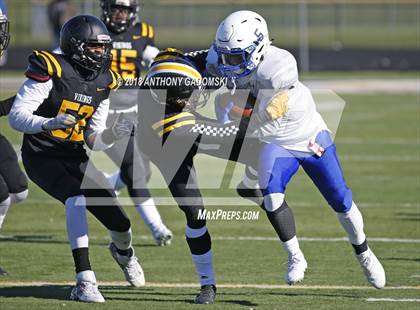 Thumbnail 2 in De La Salle @ St. Laurence (Chicago Catholic League Prep Bowl Playoff Semifinal) photogallery.