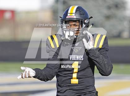 Thumbnail 1 in De La Salle @ St. Laurence (Chicago Catholic League Prep Bowl Playoff Semifinal) photogallery.