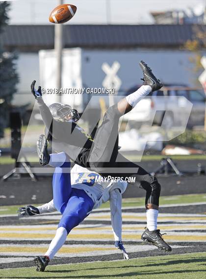 Thumbnail 1 in De La Salle @ St. Laurence (Chicago Catholic League Prep Bowl Playoff Semifinal) photogallery.