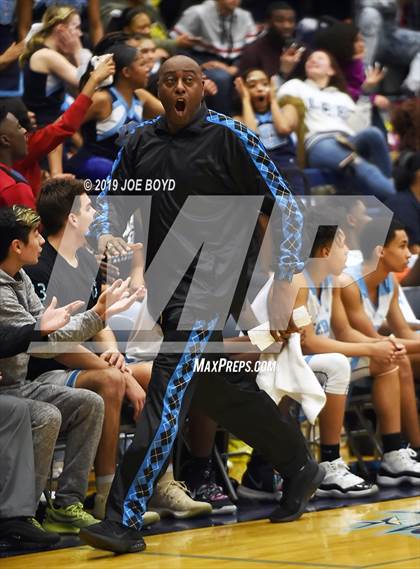 Thumbnail 2 in Jemison vs. Lee photogallery.