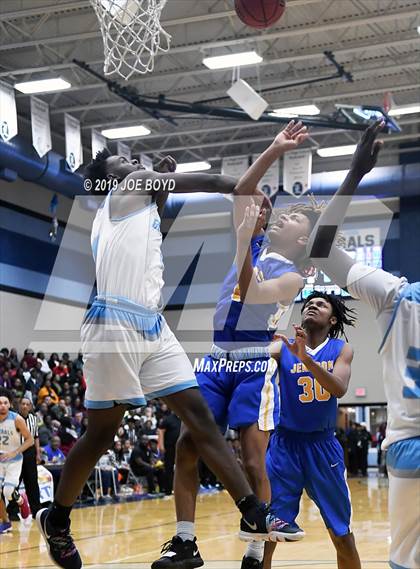 Thumbnail 2 in Jemison vs. Lee photogallery.