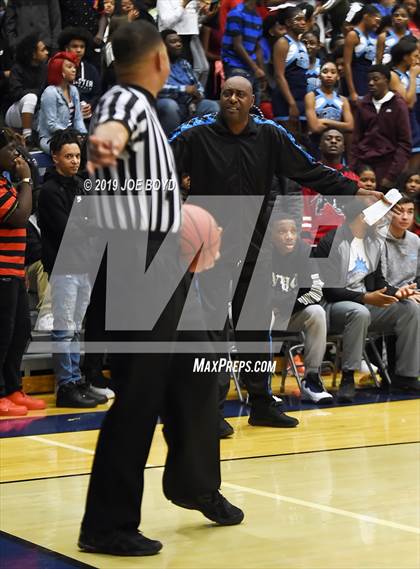 Thumbnail 2 in Jemison vs. Lee photogallery.