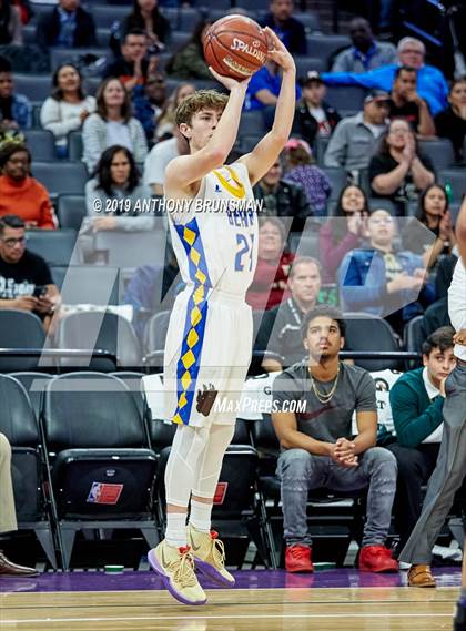 Thumbnail 1 in Mt. Shasta vs. Foothill (CIF State D5 Final) photogallery.