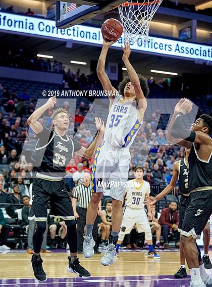 Thumbnail 1 in Mt. Shasta vs. Foothill (CIF State D5 Final) photogallery.
