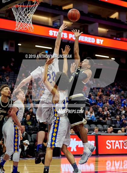 Thumbnail 1 in Mt. Shasta vs. Foothill (CIF State D5 Final) photogallery.