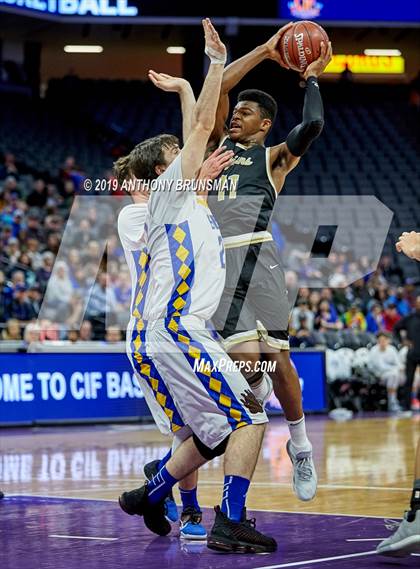Thumbnail 1 in Mt. Shasta vs. Foothill (CIF State D5 Final) photogallery.