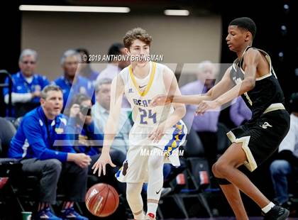 Thumbnail 1 in Mt. Shasta vs. Foothill (CIF State D5 Final) photogallery.