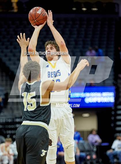 Thumbnail 3 in Mt. Shasta vs. Foothill (CIF State D5 Final) photogallery.