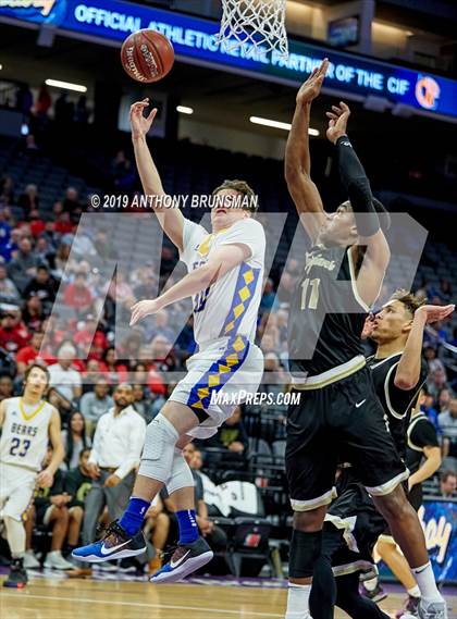 Thumbnail 1 in Mt. Shasta vs. Foothill (CIF State D5 Final) photogallery.