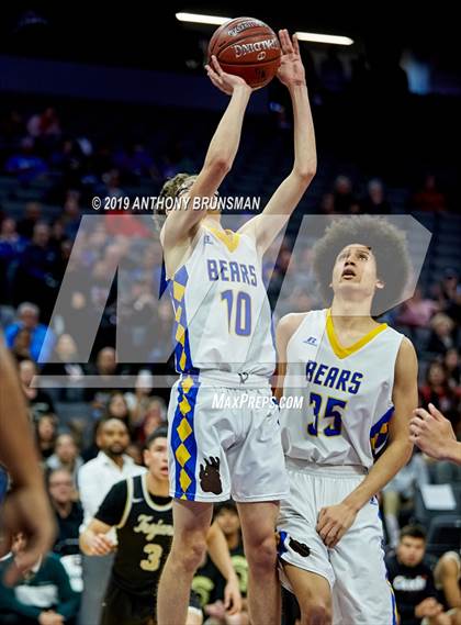 Thumbnail 2 in Mt. Shasta vs. Foothill (CIF State D5 Final) photogallery.