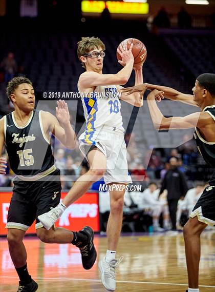Thumbnail 1 in Mt. Shasta vs. Foothill (CIF State D5 Final) photogallery.