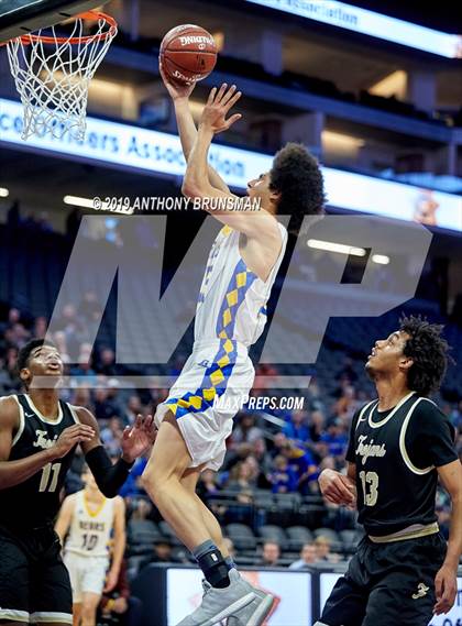 Thumbnail 3 in Mt. Shasta vs. Foothill (CIF State D5 Final) photogallery.