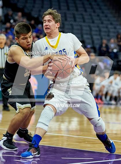 Thumbnail 1 in Mt. Shasta vs. Foothill (CIF State D5 Final) photogallery.