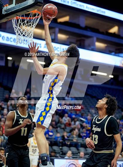 Thumbnail 1 in Mt. Shasta vs. Foothill (CIF State D5 Final) photogallery.