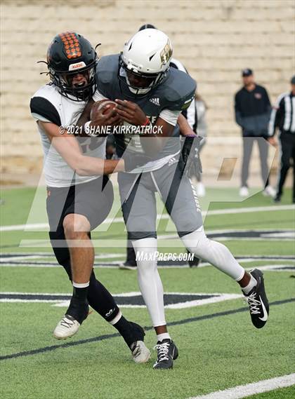Thumbnail 3 in South Oak Cliff vs. Aledo (Round 3 Regional Semifinal) photogallery.