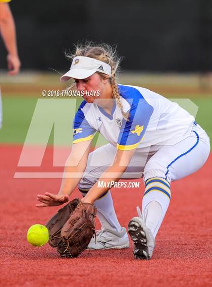 Thumbnail 2 in Clyde vs. Brock (UIL 3A Regional Playoff) photogallery.