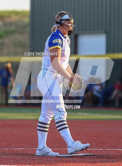 Thumbnail 2 in Clyde vs. Brock (UIL 3A Regional Playoff) photogallery.