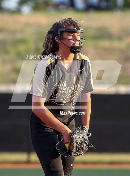 Thumbnail 1 in Clyde vs. Brock (UIL 3A Regional Playoff) photogallery.