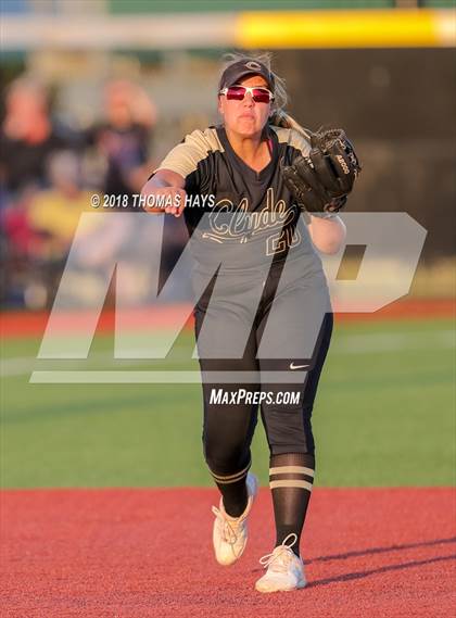 Thumbnail 1 in Clyde vs. Brock (UIL 3A Regional Playoff) photogallery.