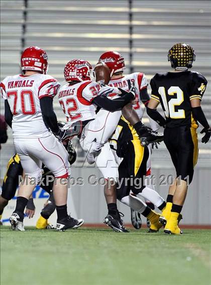 Thumbnail 1 in Crandall vs. Van (3A Region 2 Bi-District Playoffs) photogallery.