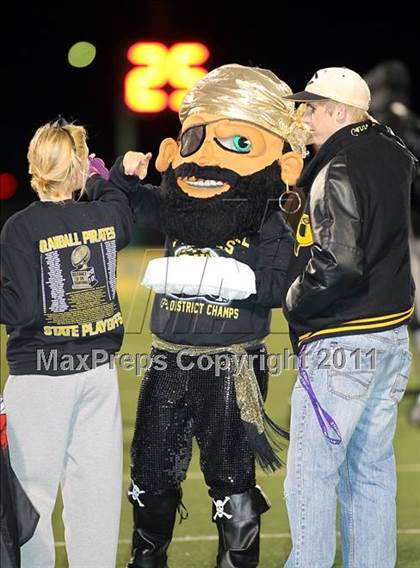 Thumbnail 2 in Crandall vs. Van (3A Region 2 Bi-District Playoffs) photogallery.