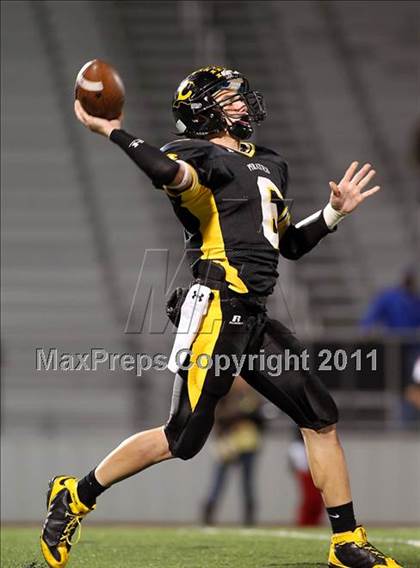 Thumbnail 3 in Crandall vs. Van (3A Region 2 Bi-District Playoffs) photogallery.