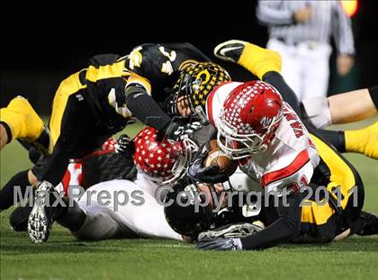 Thumbnail 2 in Crandall vs. Van (3A Region 2 Bi-District Playoffs) photogallery.