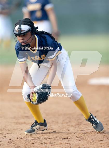Thumbnail 2 in East Mecklenburg vs Charlotte Catholic (NCHSAA Round 1 Playoff) photogallery.