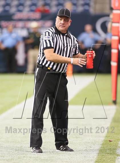 Thumbnail 3 in North Shore vs. Alief Elsik (UIL 5A Division 1 Regional Playoff) photogallery.