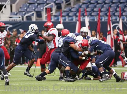 Thumbnail 2 in North Shore vs. Alief Elsik (UIL 5A Division 1 Regional Playoff) photogallery.